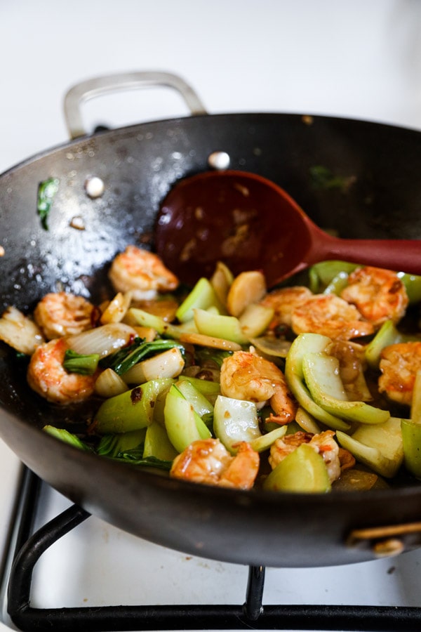 Shrimp and vegetable in wok