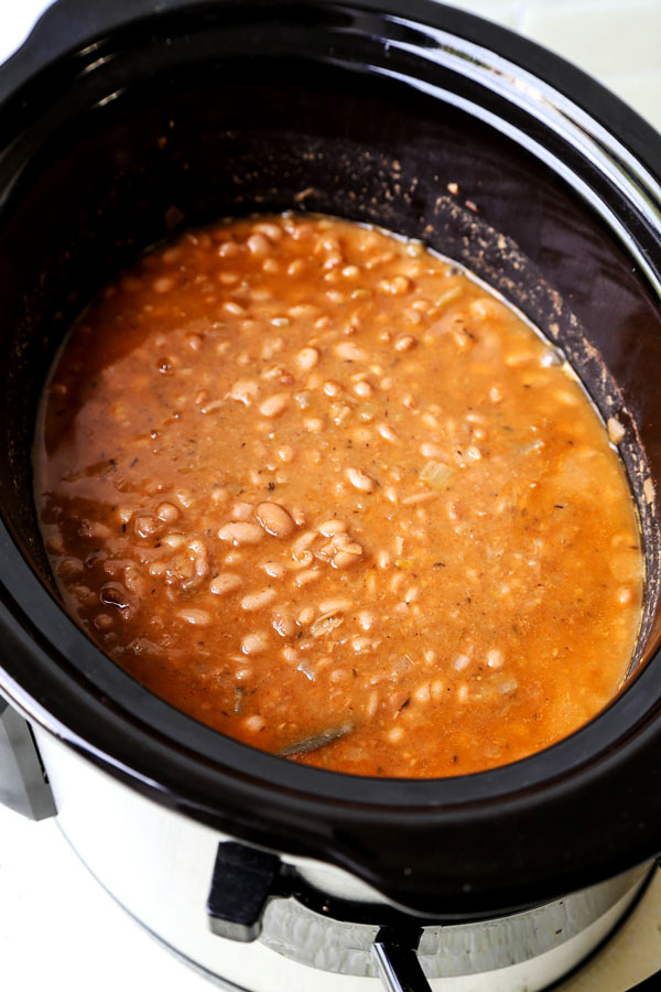 Slow Cooker Pinto Beans - The easiest, tastiest way to make beans! This is a healthy, easy vegetarian, vegan and gluten free pinto beans recipe using chili powder, and a medley of dried spices. Simple cooking that your entire family will love! #comfortfoods #vegetarian #vegan #glutenfree #slowcookerrecipes | pickledplum.com 